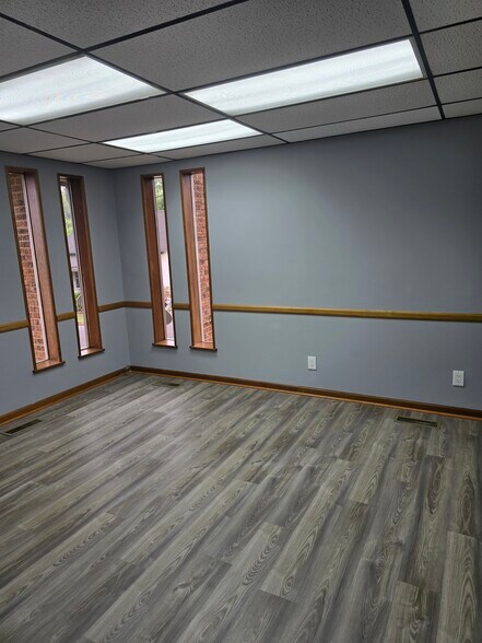 More Photos Of 112 E Dixon Blvd, Shelby Office For Lease