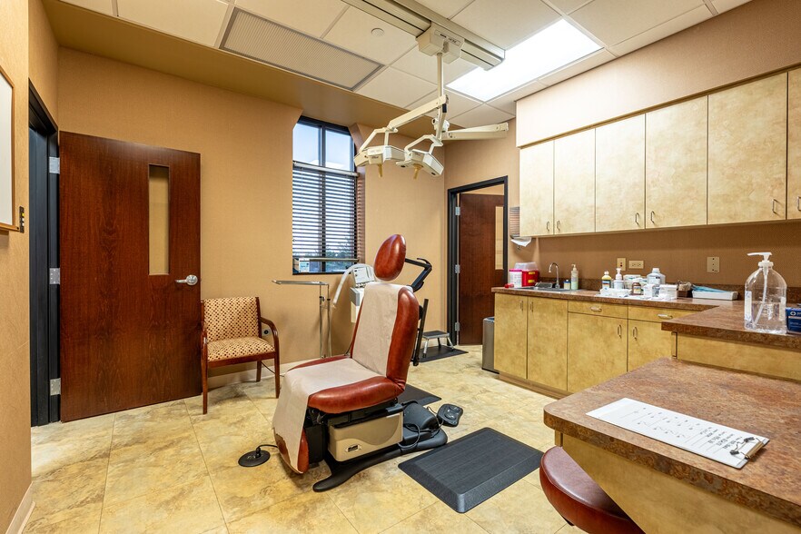 More Photos Of 16105 S La Grange Rd, Orland Park Medical For Lease