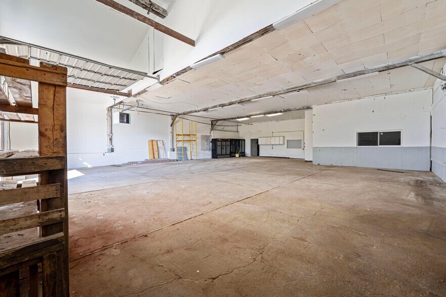 More Photos Of 3895 Sullivant ave, Columbus General Retail For Lease