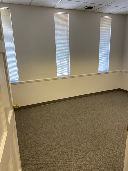 More Photos Of 333 Sandy Springs Cir NE, Sandy Springs Office For Lease