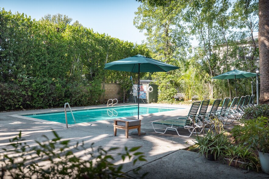 More Photos Of 6121 Woodman Ave, Van Nuys Apartments For Sale