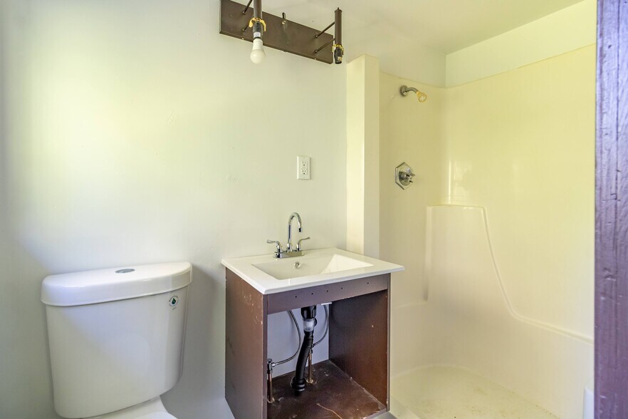 More Photos Of 196 US Route 1, Bucksport Hotel For Sale