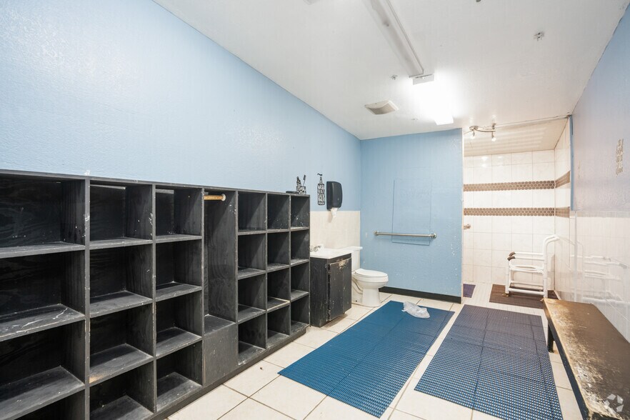 More Photos Of 1415 W Washington St, Brownsville Healthcare For Sale