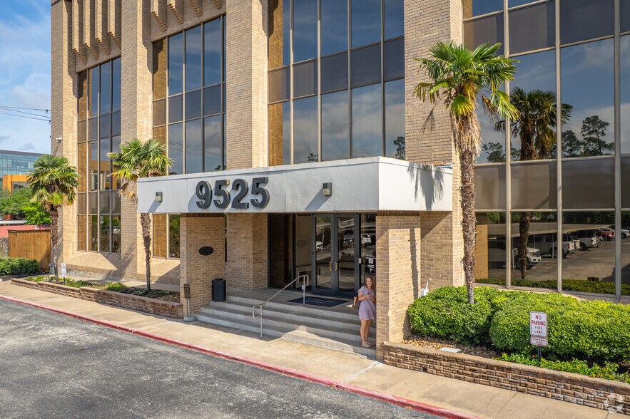 More Photos Of 9525 Katy Fwy, Houston Office For Lease
