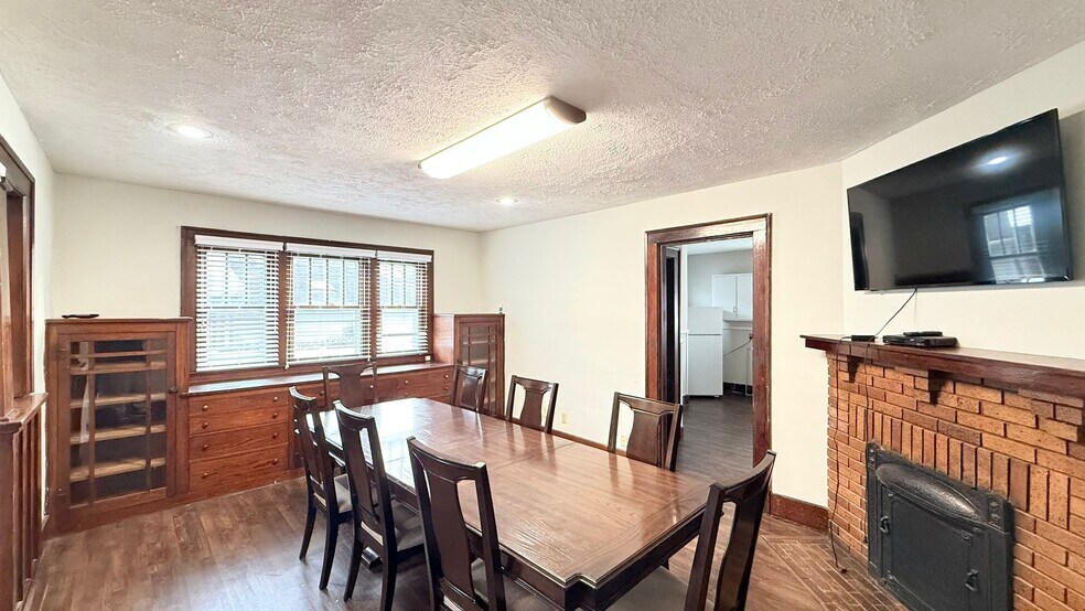 More Photos Of 180 N US 31, New Whiteland Loft Creative Space For Lease