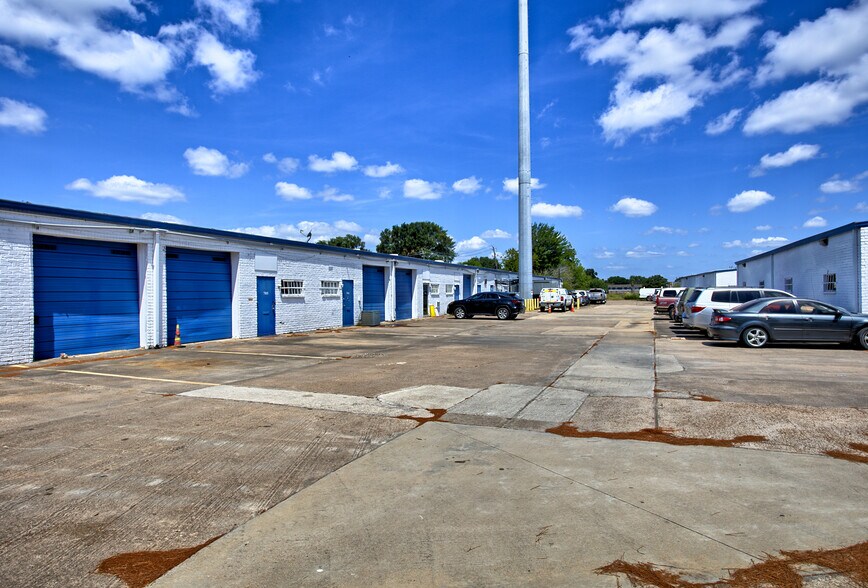 More Photos Of 15502 Old Galveston Rd, Webster Light Manufacturing For Lease