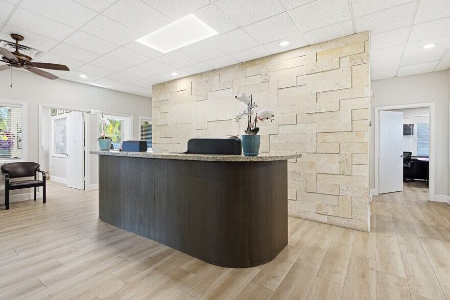 More Photos Of 1801 N Krome Ave, Homestead Office For Sale