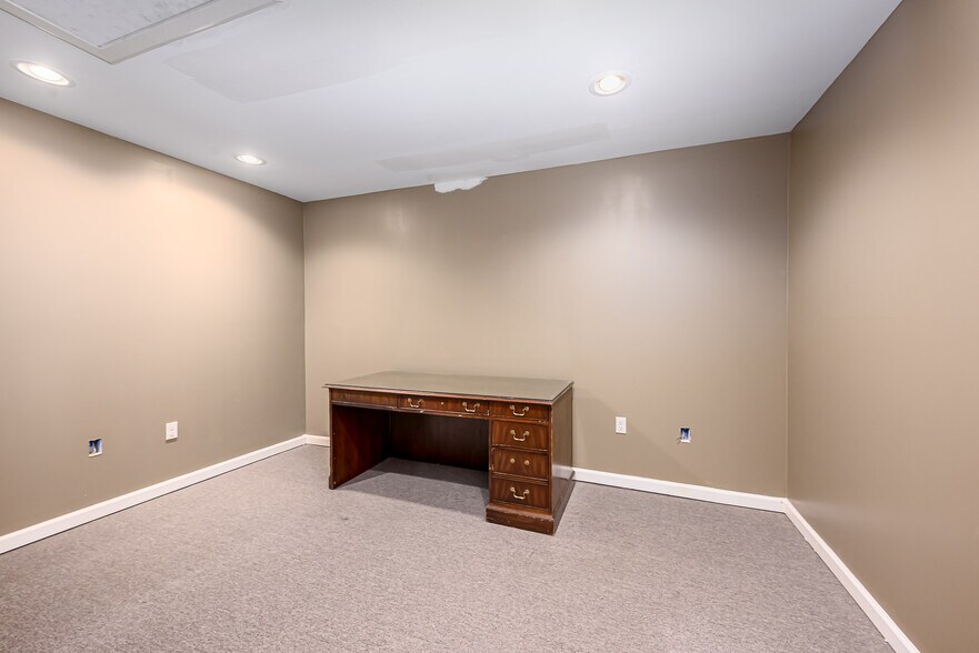 More Photos Of 1809 Minnesota Ave, Kansas City Storefront Retail Residential For Sale