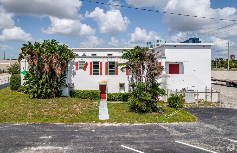More Photos Of 825 Fern St, West Palm Beach Light Manufacturing For Lease