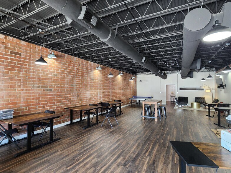 More Photos Of 124 Gillespie St, Fayetteville Office For Lease