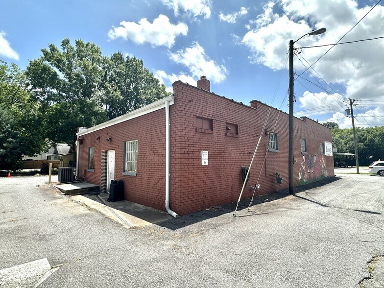 More Photos Of 195 W Statesville Ave, Mooresville Freestanding For Sale