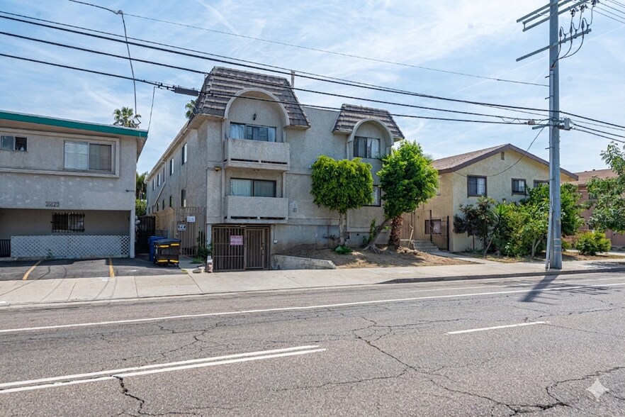 More Photos Of 6860 Woodley Ave, Van Nuys Apartments For Sale