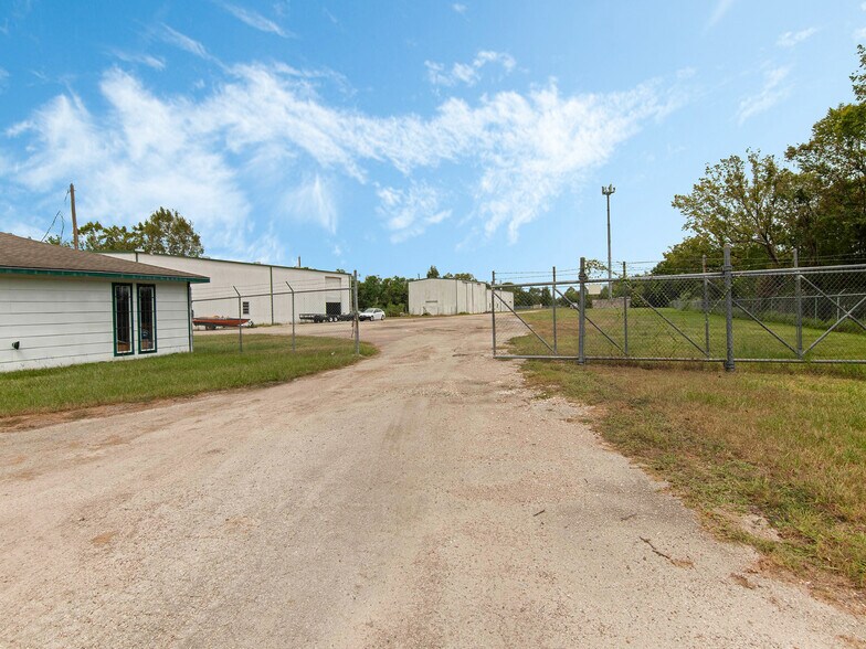 More Photos Of 3149 Harkey Rd, Pearland Industrial For Sale