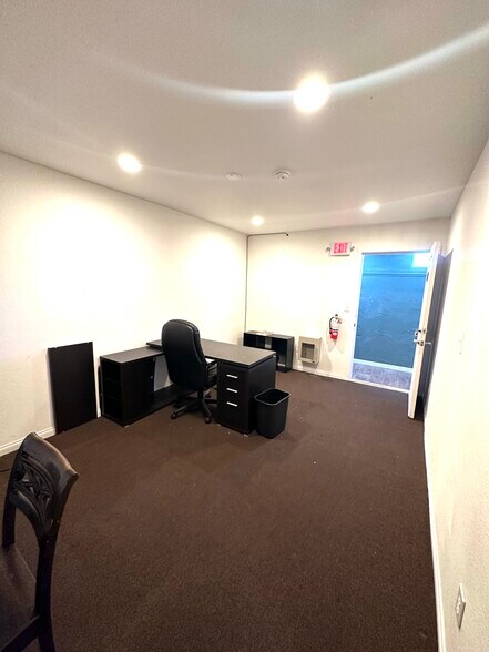 More Photos Of 2911-2943 Sammy Davis Jr Dr, Las Vegas General Retail For Lease