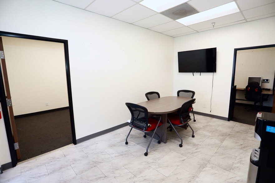 More Photos Of 4301 S Valley View Blvd, Las Vegas Warehouse For Lease