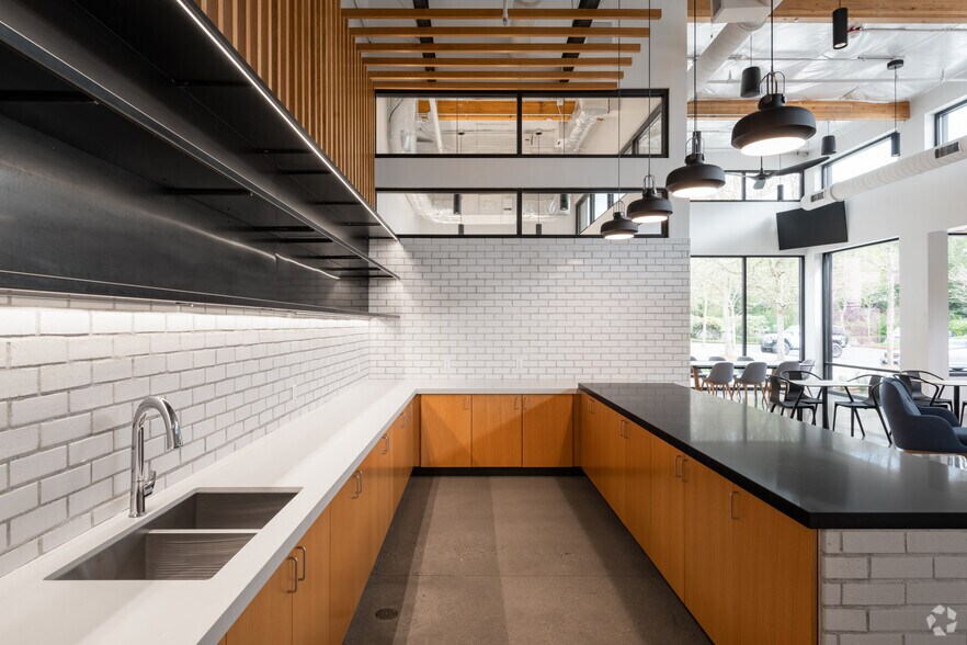 More Photos Of 3933 Lake Washington Blvd NE, Kirkland Office For Lease