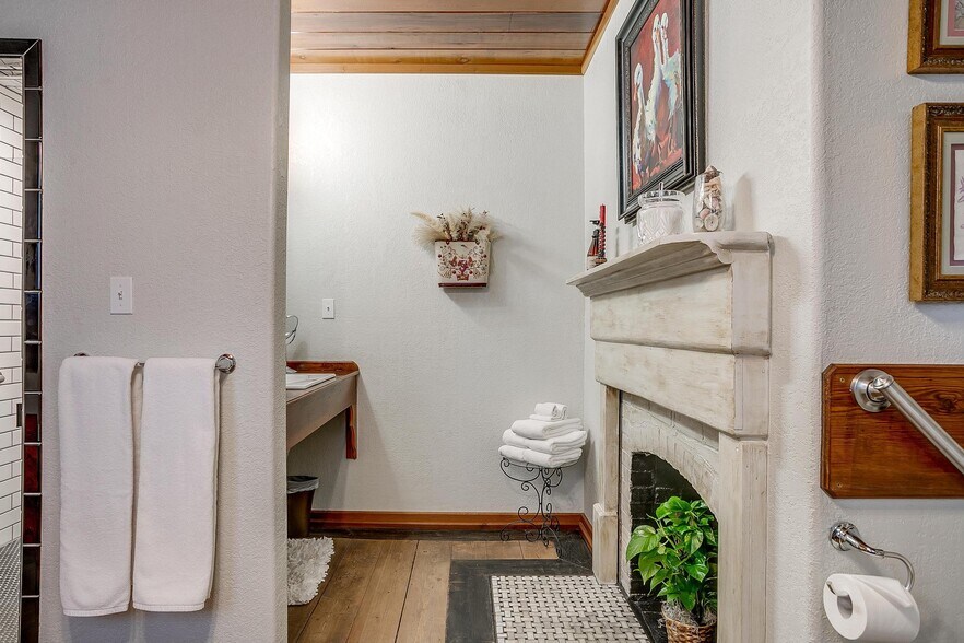 More Photos Of 1092 W Tarleton St, Stephenville Hospitality For Sale