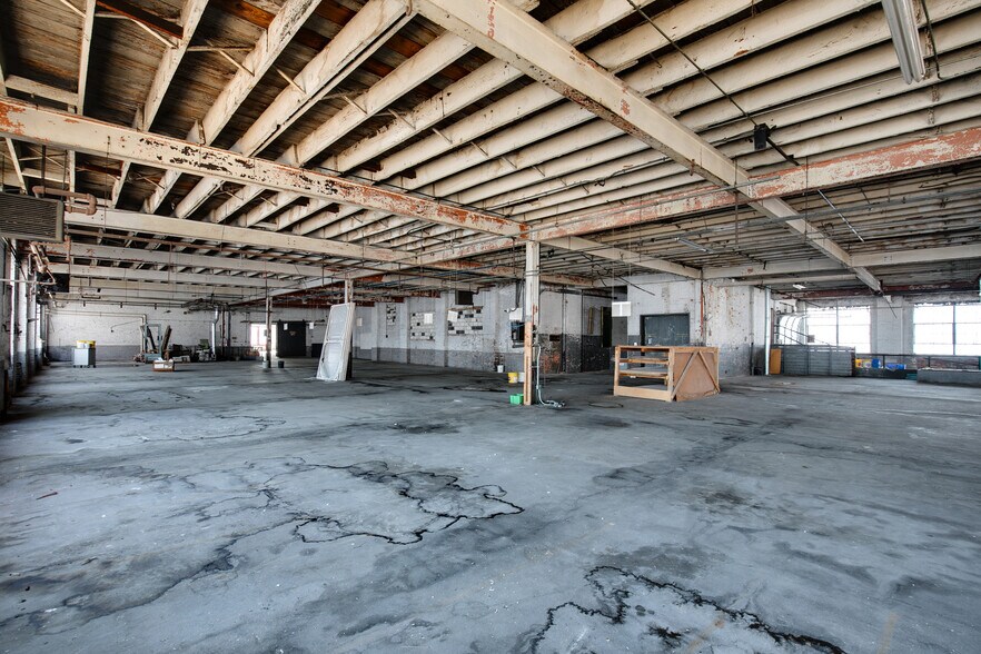 More Photos Of 113 W Bank St, Petersburg Warehouse For Sale