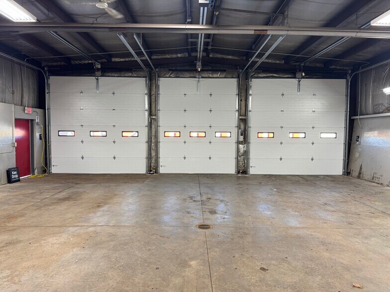 More Photos Of 5807 Prairie St, Weston Light Distribution For Sale