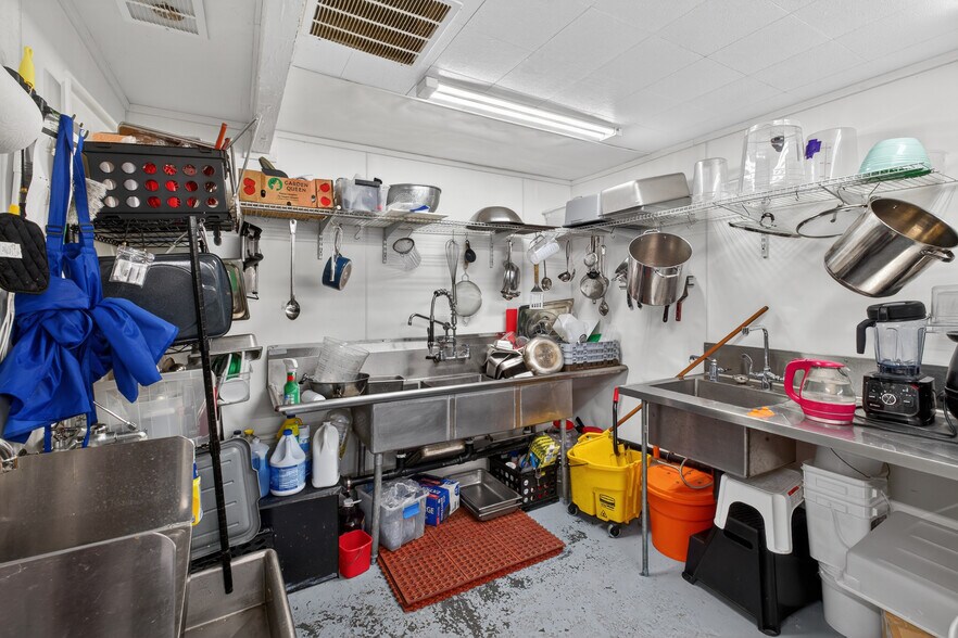 More Photos Of 14969 W Bow Hill Rd, Bow Bar For Sale