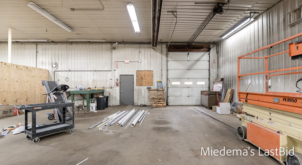 More Photos Of 409 Lentz Ct, Lansing Auto Repair For Sale