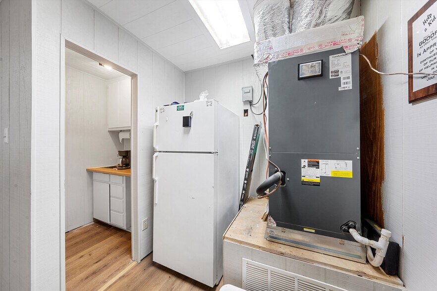 More Photos Of 330 Elco Ln, China Spring Warehouse For Sale