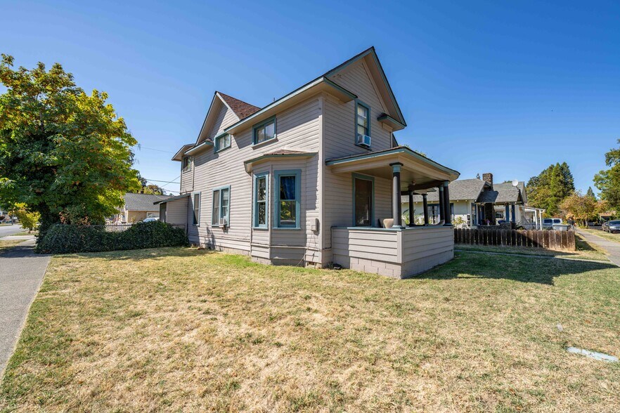 More Photos Of 303 SW I St, Grants Pass Apartments For Sale