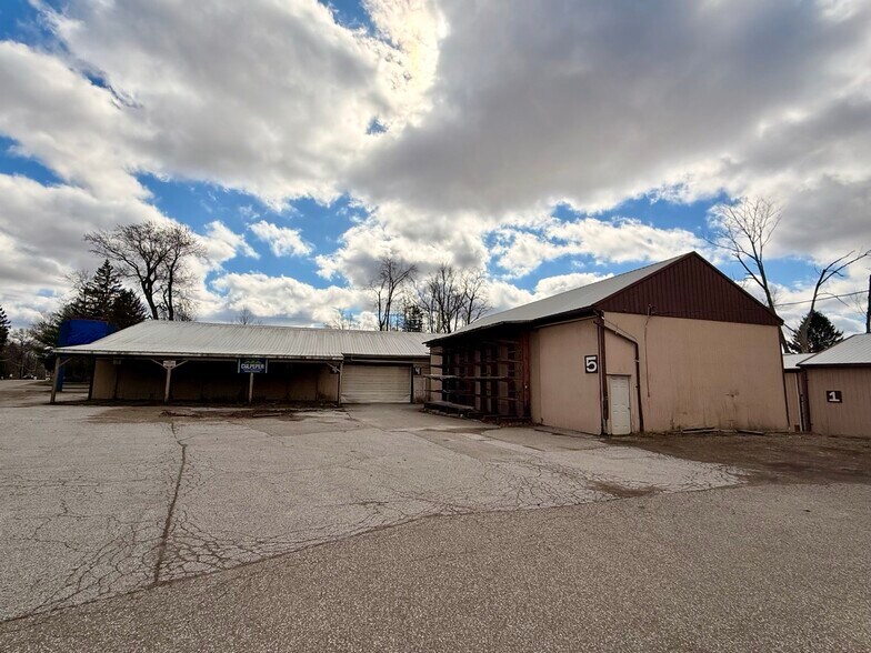 More Photos Of 13080 Cambridge Springs Rd, Edinboro Freestanding For Sale