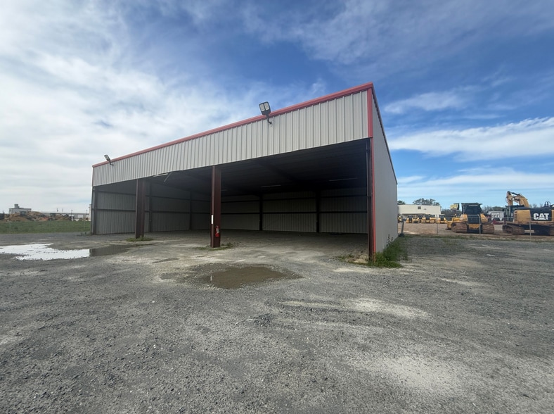 More Photos Of 3836 Industrial Cir, Bossier City Service For Lease