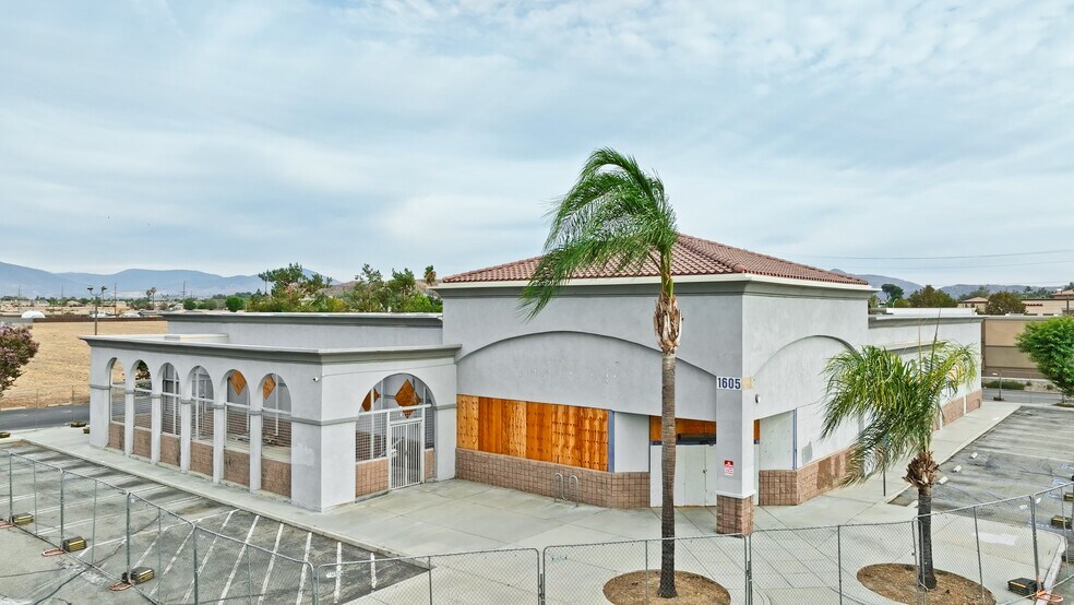 Primary Photo Of 1605 S San Jacinto Ave, San Jacinto Drugstore For Sale