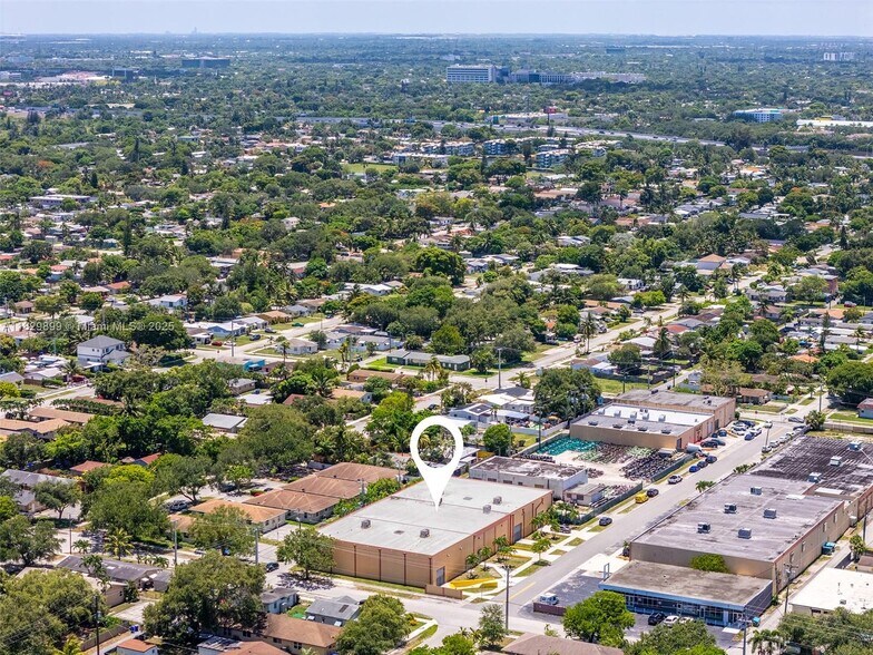 More Photos Of 2300-2310 Thomas St, Hollywood Warehouse For Lease