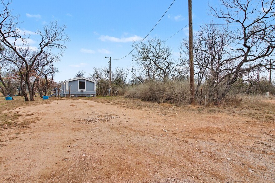 More Photos Of 919 Austin St, Kingsland Flex For Sale