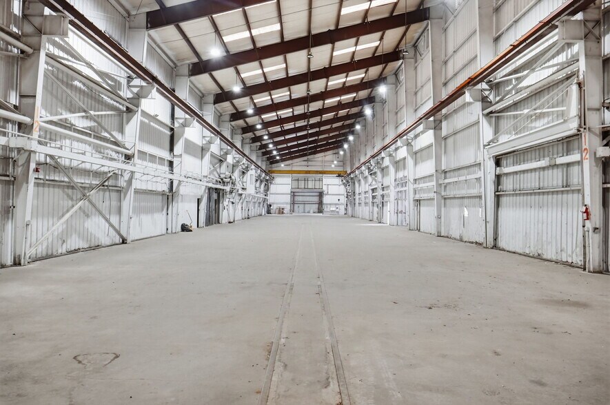 More Photos Of 521 Digiulian Blvd, Glen Burnie Warehouse For Lease