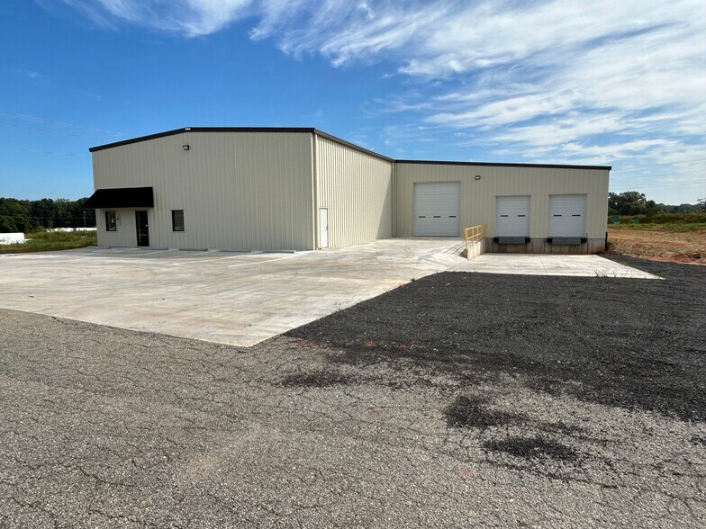 More Photos Of 121 Imperial Ln, Gaffney Warehouse For Lease