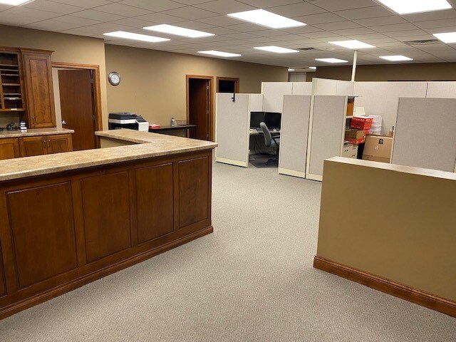 More Photos Of 1809-1817 Deckner Ave, Green Bay Office Residential For Lease