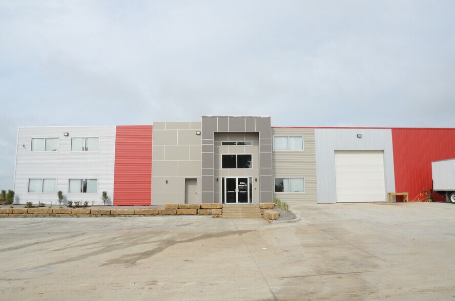 More Photos Of 21866 Williams Cir, Gretna Warehouse For Lease