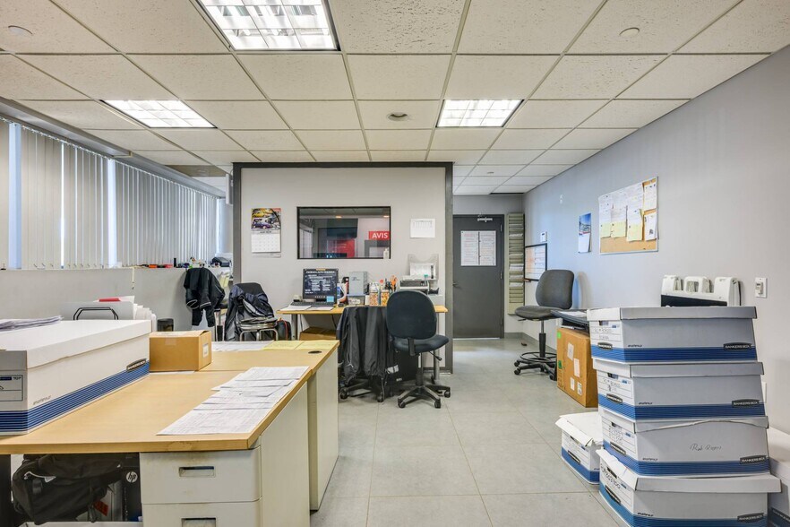 More Photos Of 691 County Road 39A, Southampton Auto Dealership For Lease