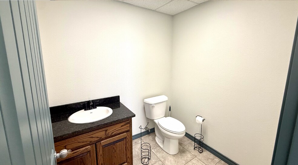 More Photos Of 1506 County 140 rd, Midland Warehouse For Lease