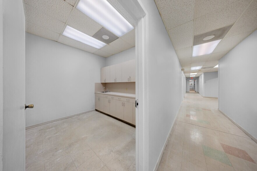More Photos Of 2901 NW 17th Ave, Miami Office For Sale