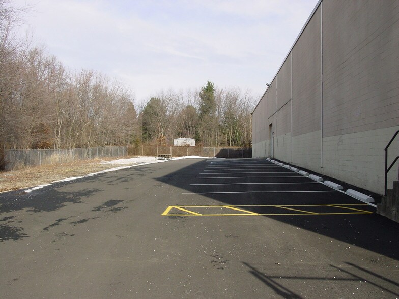 More Photos Of 510 Ryerson Rd, Lincoln Park Manufacturing For Lease