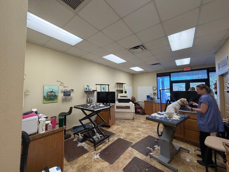 More Photos Of 1220 Hand Ave, Ormond Beach Showroom For Lease