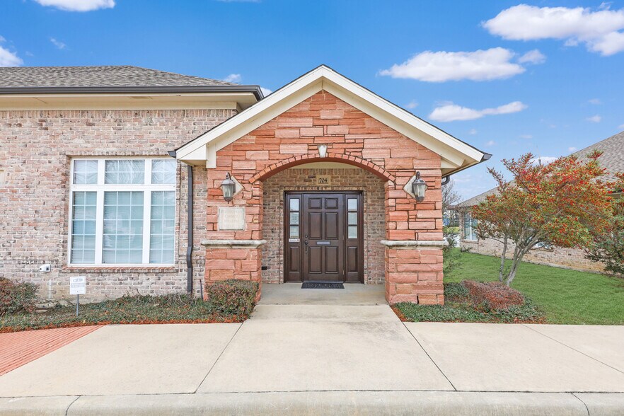 More Photos Of 860 Hebron Pky, Lewisville Medical For Sale