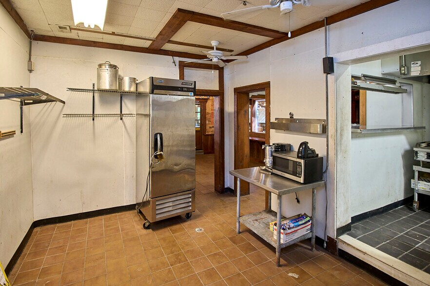More Photos Of 15303 Midland Trl, Ansted Freestanding For Sale