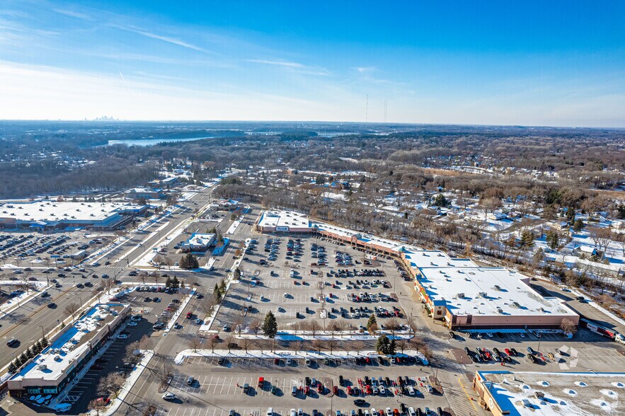 More Photos Of 905-955 E County Rd E, Vadnais Heights General Retail For Lease