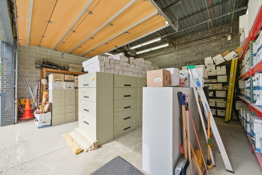 More Photos Of 975 Campus Dr, Mundelein Light Manufacturing For Sale