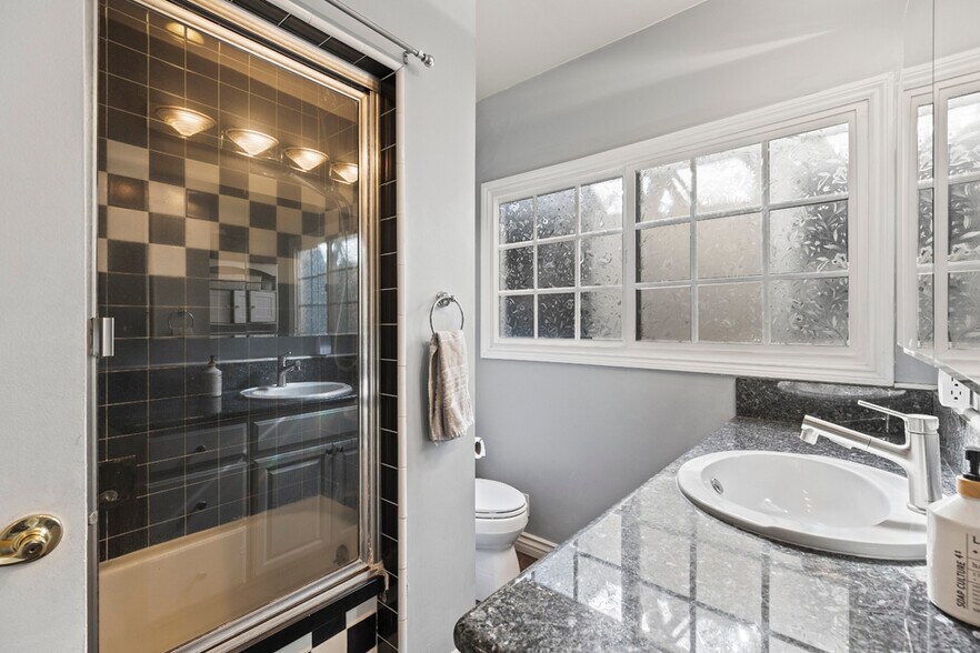 More Photos Of 906 E Commonwealth Ave, Fullerton Storefront For Sale