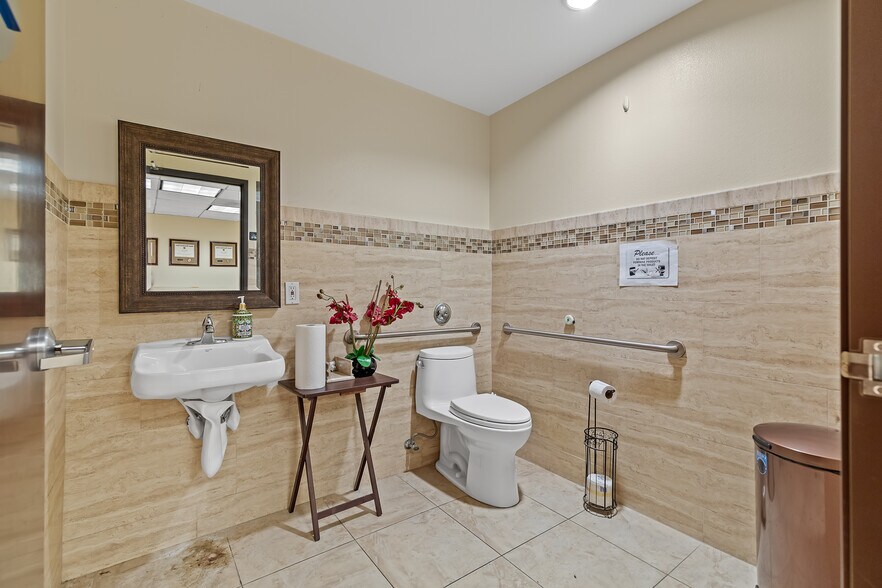 More Photos Of , Santa Clarita Office For Sale
