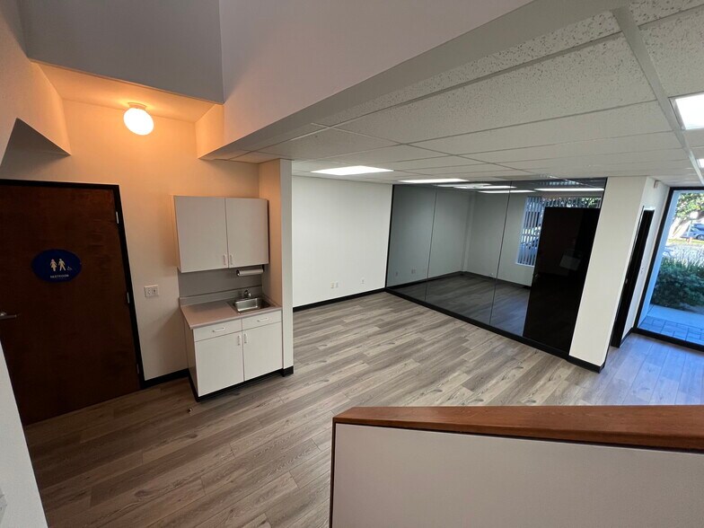 More Photos Of 2675 Junipero Ave, Signal Hill Warehouse For Lease