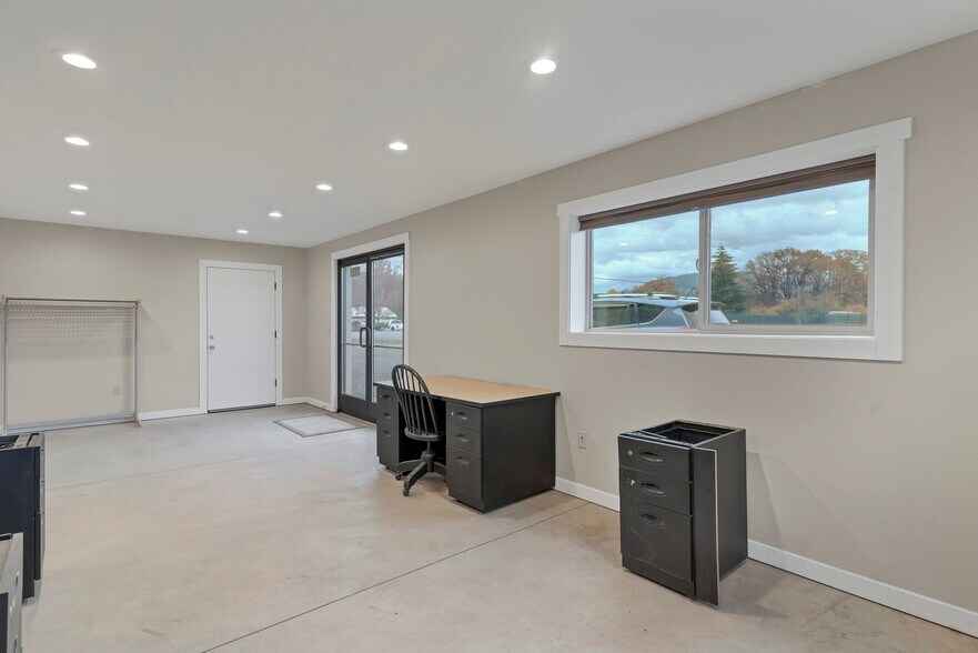 More Photos Of 2120 Apple Loop, Lyons Industrial For Sale