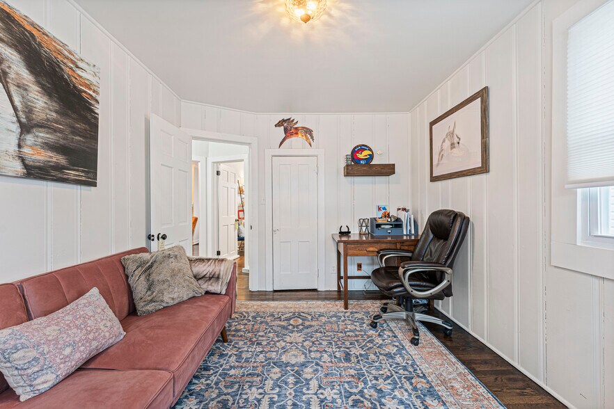 More Photos Of 102 Sw 2nd St, Lee's Summit Office For Sale